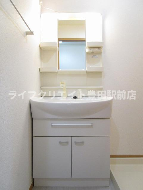 旭が丘レジデンスの独立洗面台