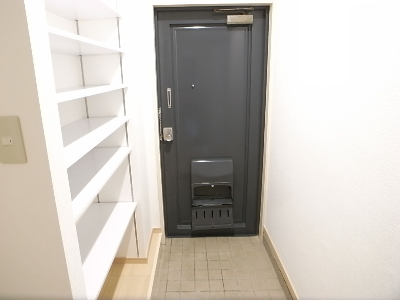 レジデンス花畑南【キャッシュバック対象物件】の玄関|きれいな玄関です