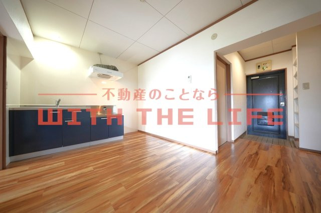 レジデンス花畑南【キャッシュバック対象物件】の居間・リビング|おしゃれな居間です