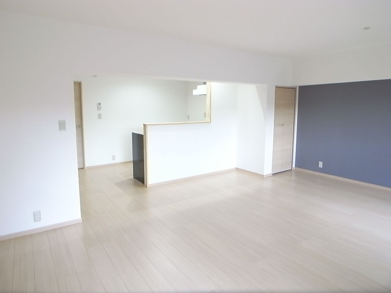 レジデンス花畑南【キャッシュバック対象物件】の洋室|落ち着いた色調の洋室です