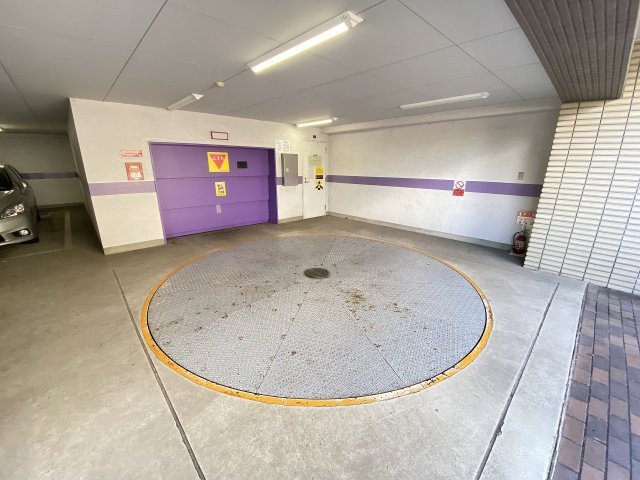 レジェンド西早稲田フォレストタワーの駐車場