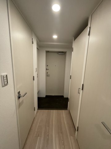 アドバンス江坂ラシュレの玄関