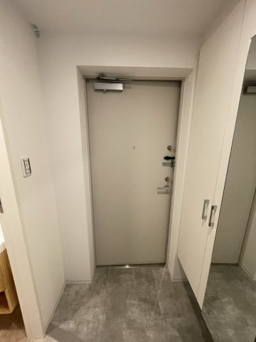 アドバンス江坂ラシュレの玄関