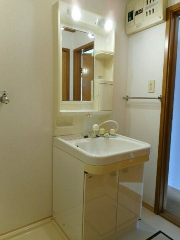 グリーンヒル山下　Ａの洗面所|ゆったりとスペースのある洗面所