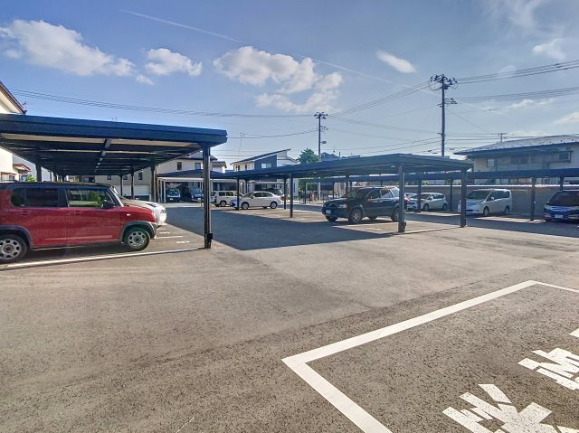 メイブラッサムの駐車場