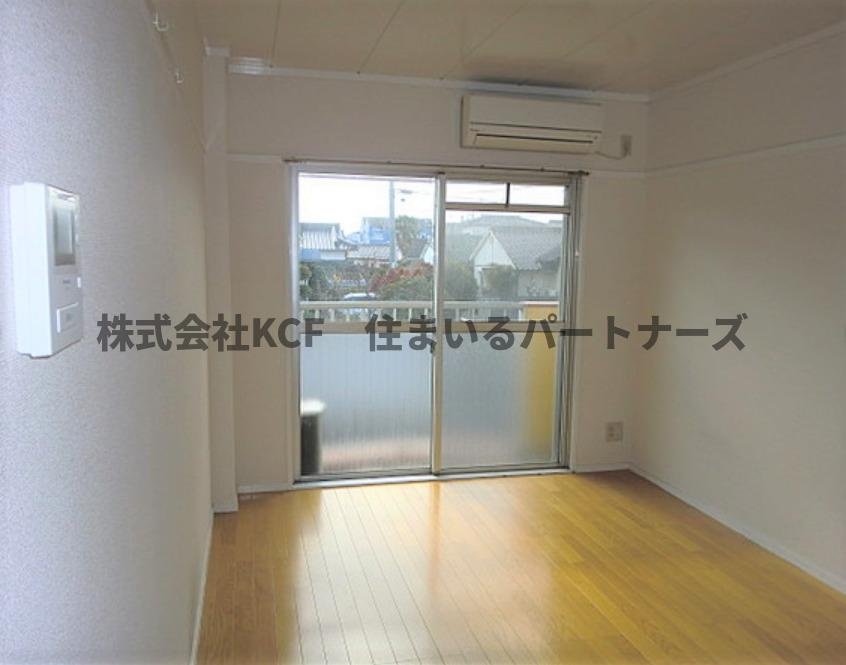 高良山ハイツの居間・リビング|こちらのリビングで趣味の時間をお楽しみください