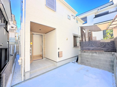 【外観】 | ◆◇日野4丁目　新築戸建て◇◆ | ◆堂々たる趣ながら、主張し過ぎずどこか余裕を感じさせるシャープなフォルムで佇む邸宅は、晴天の空と照らし合わせる事で、本来あるべき完成形の姿を見せてくれます。