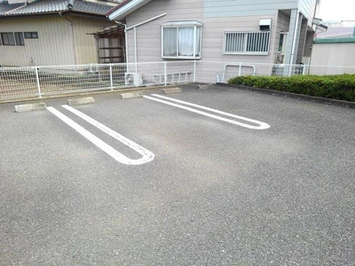 【駐車場】 | サンライトヴィラＢ | 車をお持ちの方に嬉しい駐車場付きの物件です