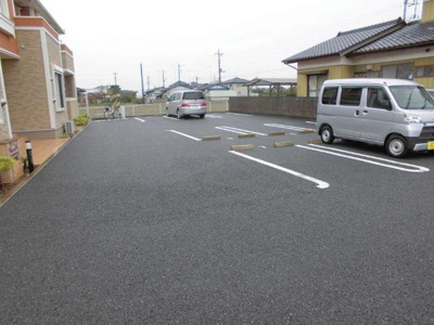 【駐車場】 | グラース　クローⅢ | 駐車場完備です