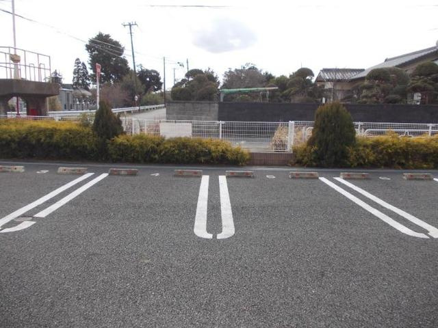 ブルックヴィラBの駐車場