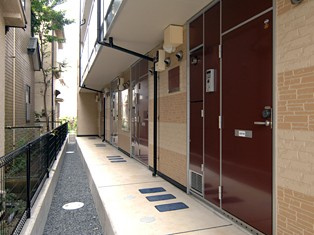 レオパレス南花園Ｊ１のエントランス