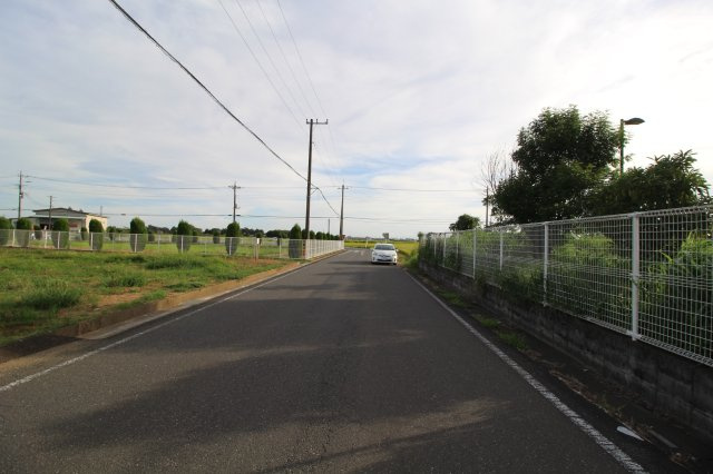 比企郡川島町表　工場用地　敷地面積193.6坪　の前面道路含む現地写真