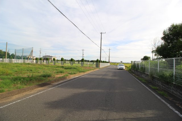 比企郡川島町表　工場用地　敷地面積193.6坪　の前面道路含む現地写真