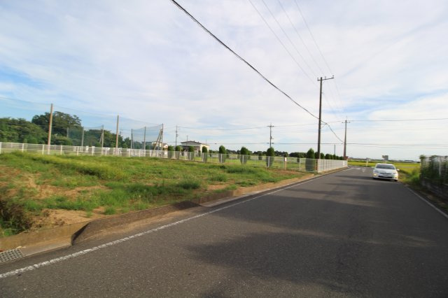 比企郡川島町表　工場用地　敷地面積193.6坪　の前面道路含む現地写真