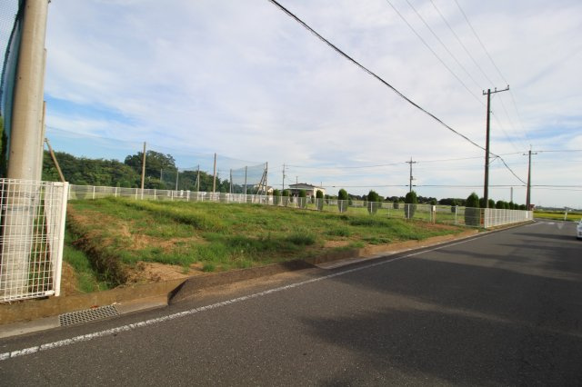 比企郡川島町表　工場用地　敷地面積193.6坪　の前面道路含む現地写真