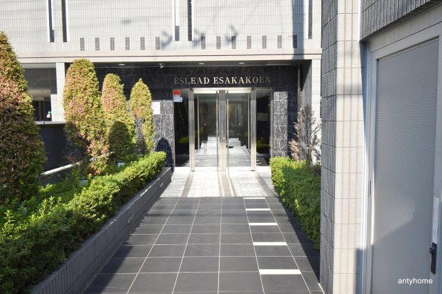 エスリード江坂公園　仲介手数料無料のエントランス