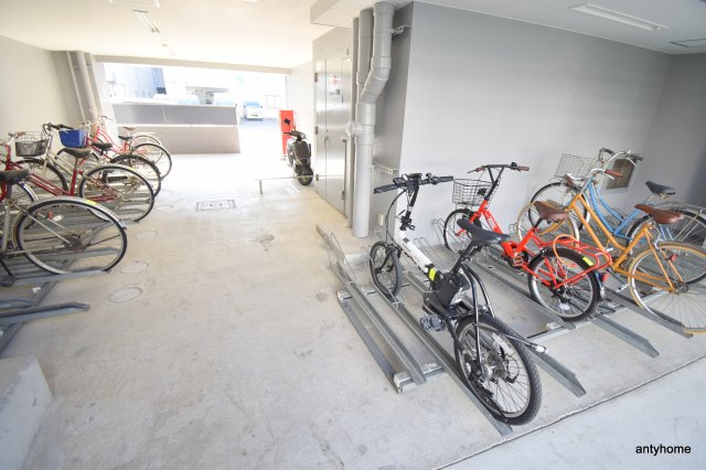 エスリード江坂公園　仲介手数料無料の駐車場