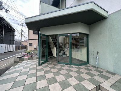 【エントランス】 | コーポラス大洋向島 | 清潔なエントランスです