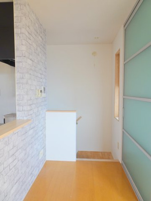 【内装】 | アーバンヒルズ　戸建　3ＬＤＫ | 明るい色調の室内です