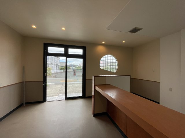 飯田町店舗の内装|現入居者の前の内装です。