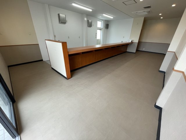 飯田町店舗の内装|現入居者の前の内装です。