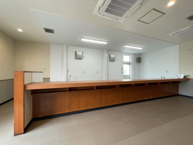 飯田町店舗の内装|現入居者の前の内装です。