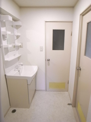 【洗面所】 | レジデンス花畑南 | ゆったりとスペースのある洗面所