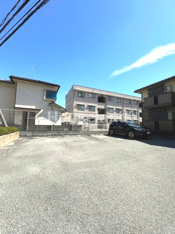 ハピネス・フューチャー Ｂ棟の駐車場