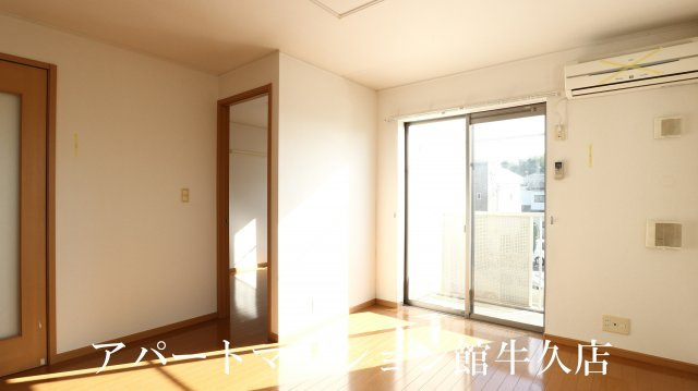 セレッソ壱番館の居間・リビング