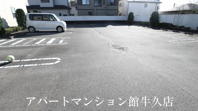 セレッソ壱番館の駐車場