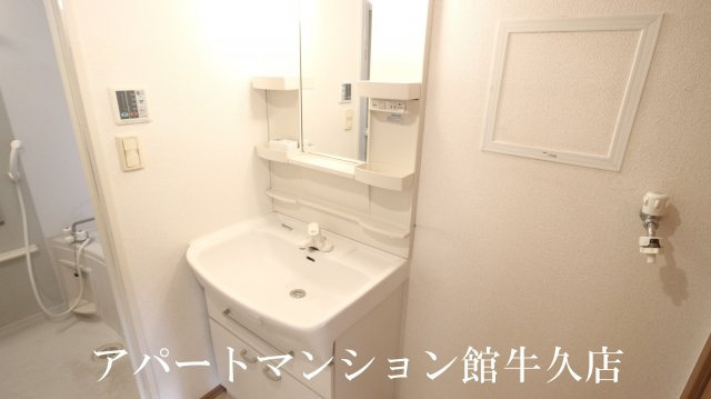 セレッソ壱番館の独立洗面台|洗面所