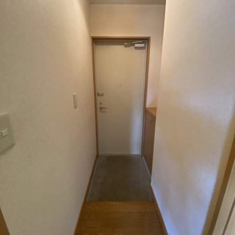 コーポハーバーの玄関