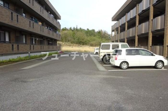 グレースヒルズ　Ⅰ・Ⅱの駐車場