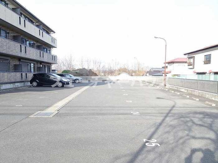 ピアステージの駐車場