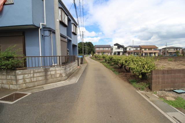 川越市笠幡　建築条件なし売地　JR川越線『笠幡駅』徒歩19分　【霞ヶ関西小学区】の前面道路含む現地写真