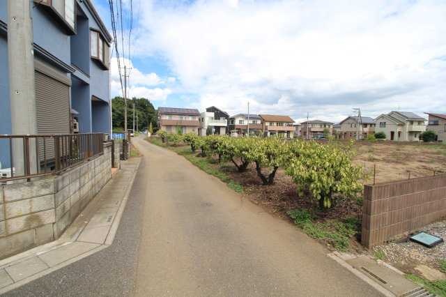 川越市笠幡　建築条件なし売地　JR川越線『笠幡駅』徒歩19分　【霞ヶ関西小学区】の前面道路含む現地写真
