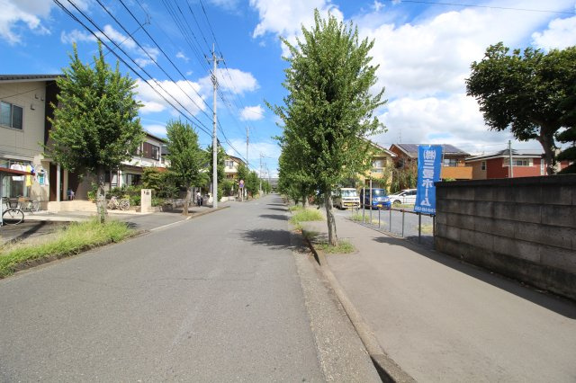 鶴ヶ島市脚折町二丁目　建築条件なし売地　東武東上線『坂戸駅』徒歩13分　【長久保小学区】の前面道路含む現地写真