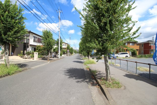 鶴ヶ島市脚折町二丁目　建築条件なし売地　東武東上線『坂戸駅』徒歩13分　【長久保小学区】の前面道路含む現地写真