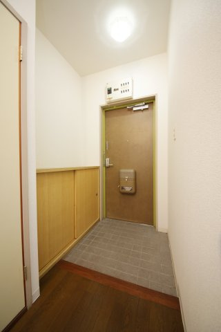 ワイズビルの玄関