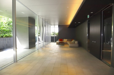 【エントランス】 | ブランズ桃山台 | 明るく開放的なエントランスホール