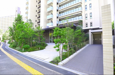 【エントランス】 | ブランズ桃山台 | パークビューラウンジやコンシェルジュサービスが有ります♪