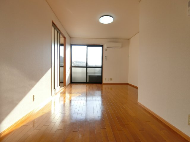 エクセルハイム　B棟の居間・リビング