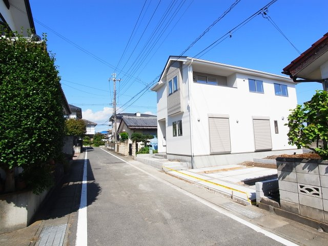 新築　高崎市八幡町6期　1号棟の前面道路含む現地写真|現地写真　西側接道幅員約4.7ｍ