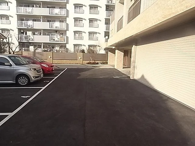 メゾンドバレーの駐車場