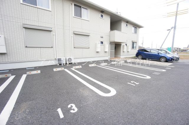 グランメゾン松ヶ丘Ｂの駐車場