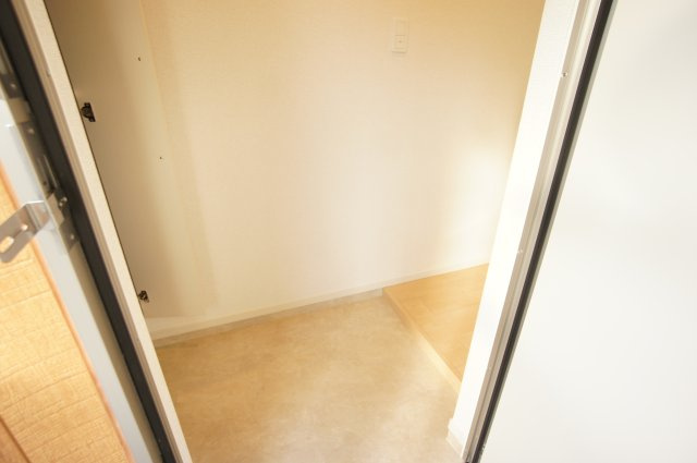 クロ―リス南柏の玄関|同施工会社、同型タイプです