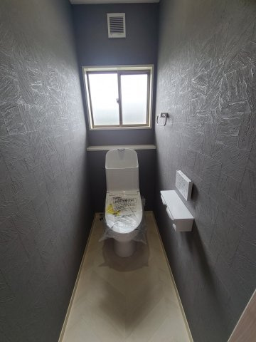 【トイレ】 | 宗像市自由ヶ丘２丁目 戸建て | いつも綺麗に清潔に！ウォッシュレット付きトイレです♪もちろん窓も付いてるので空気の入れ替えも楽にできます