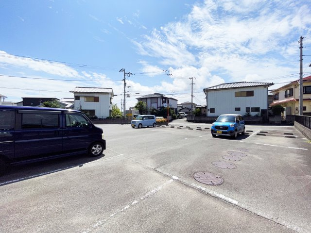 Comforce 橋本の駐車場