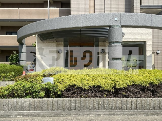 ガーデンライフ旭ヶ丘のエントランス