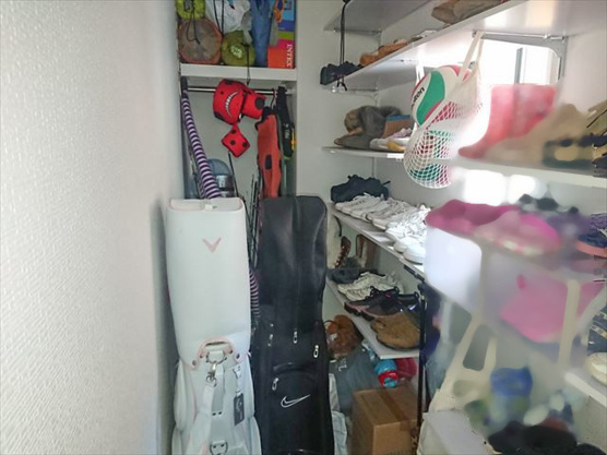 【その他】 | 伊東市竹の内　戸建 | 玄関奥　クローゼット